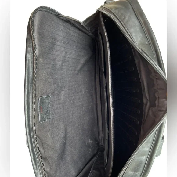 Tumi 96111DH ALPHA Slim Large Screen Black Leather Portfolio Briefcase Laptop​ - Picture 4 of 16